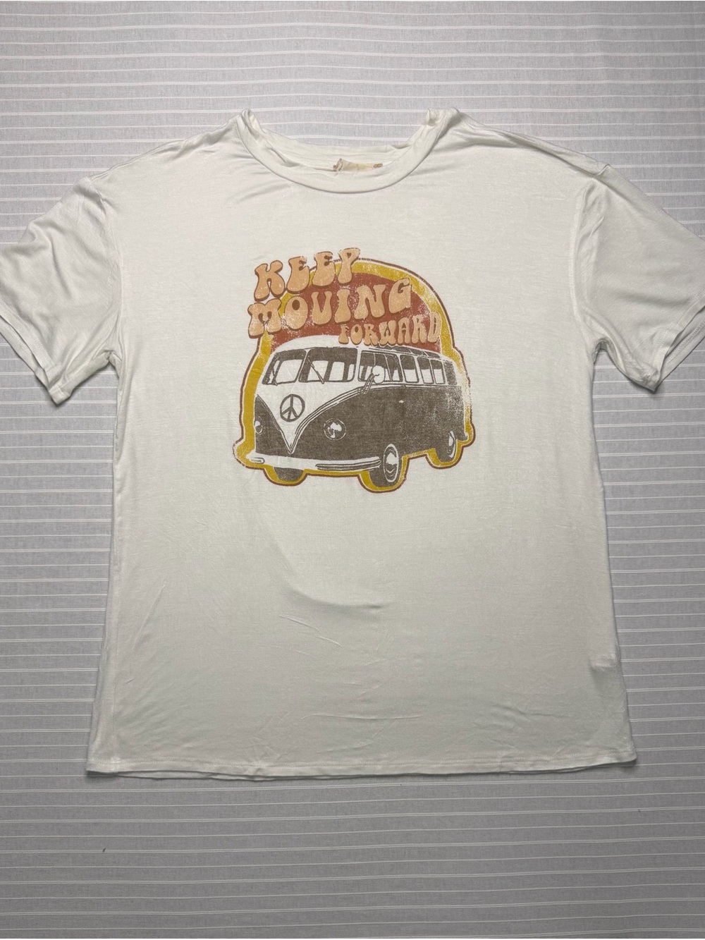 🤎 Altar’d State “Keep Moving Forward” Graphic Tee – Size Small